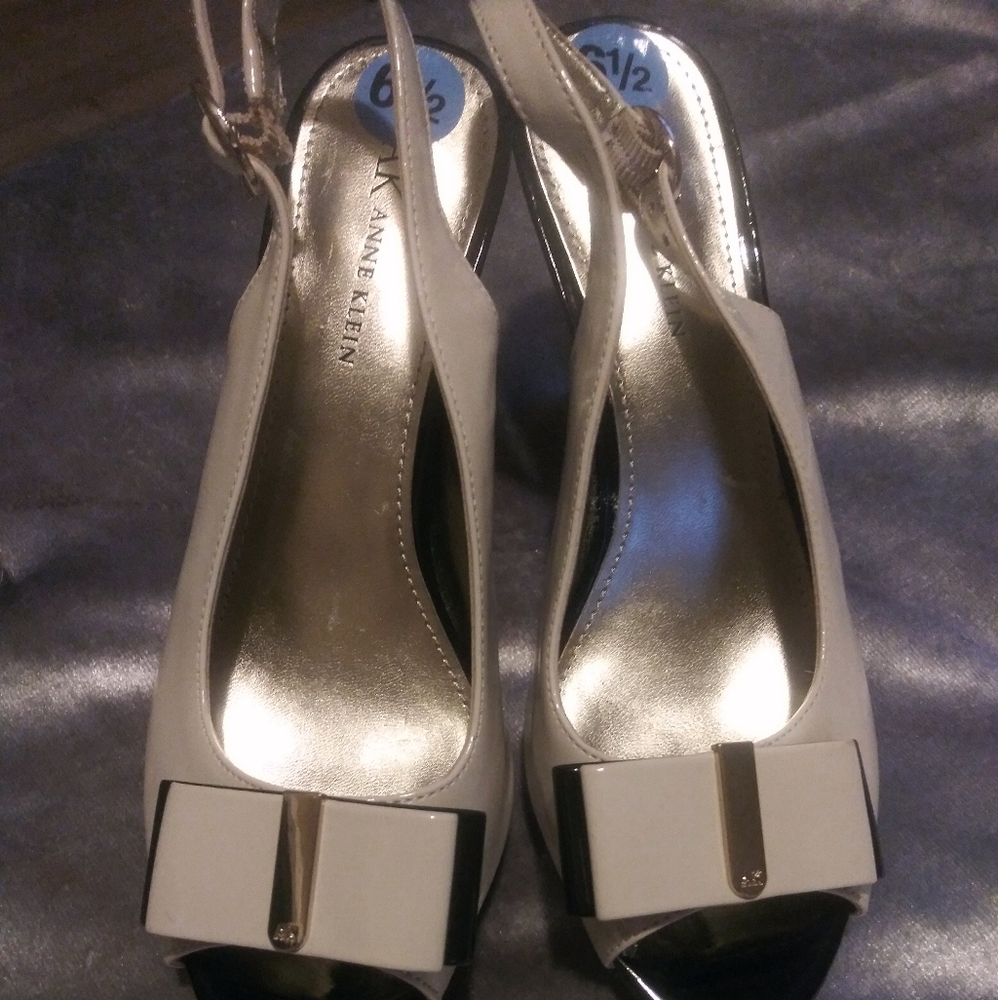 Shoes - Picture 2 of 3